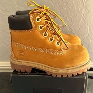 Timberland toddler premium waterproof boots size 6 little kids.
